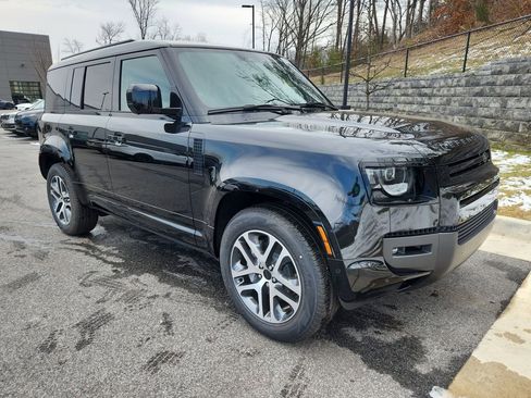 New 2026 Land Rover Defender 110 X-Dynamic SE image 10