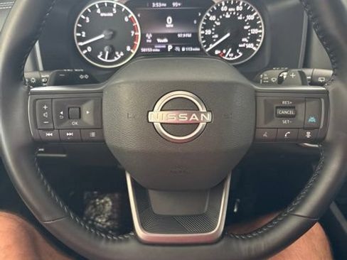 Used 2025 Nissan Rogue SV FWD image 8