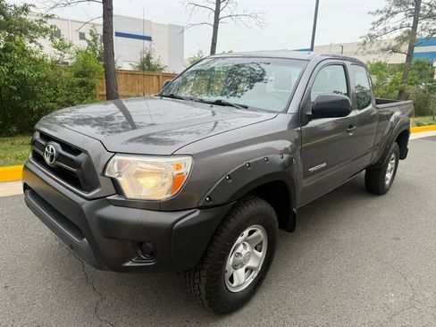 Used 2014 Toyota Tacoma 4x4 Access Cab image 2