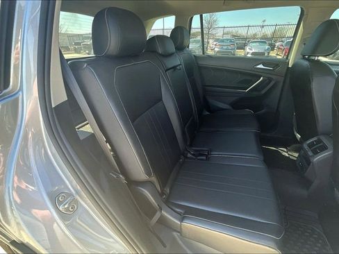 Used 2022 Volkswagen Tiguan SE image 32