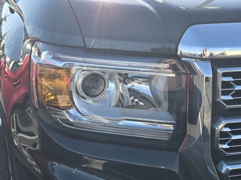 Used 2021 GMC Canyon Denali image 23