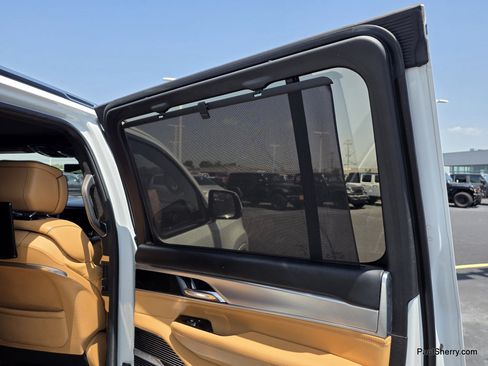 Used 2022 Jeep Grand Wagoneer Series III w/ Rear Seat Video Group 1 AWD/4WD image 25