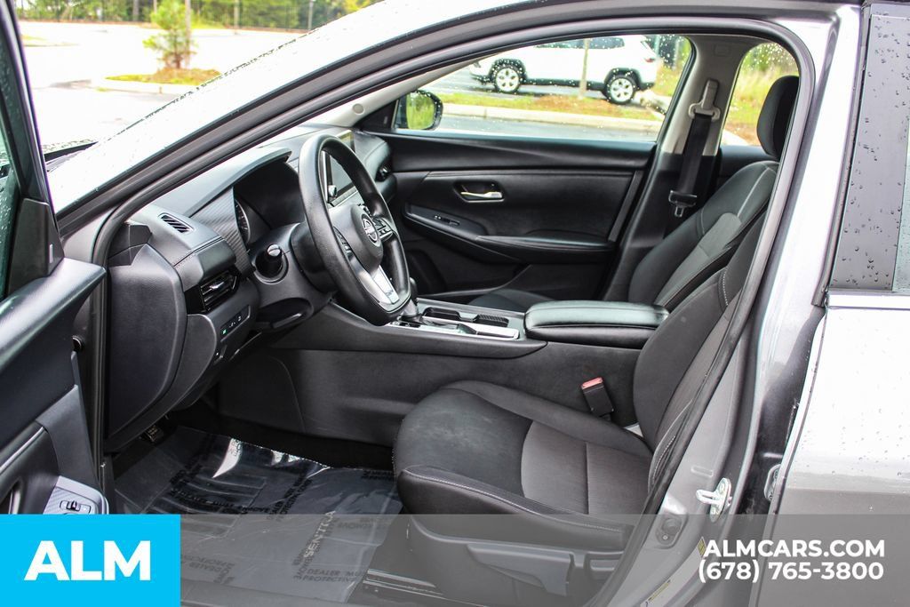 Used 2024 Nissan Sentra SV FWD image 16