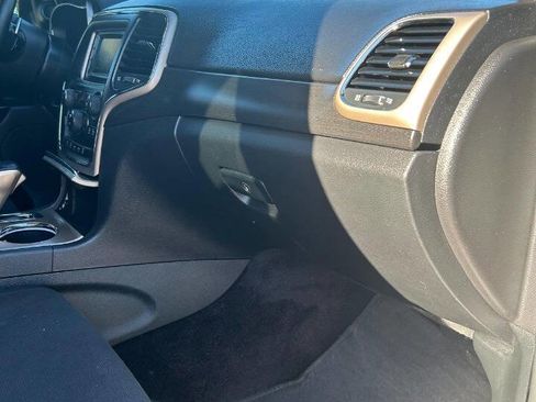 Used 2017 Jeep Grand Cherokee Laredo w/ Quick Order Package 2BE image 18