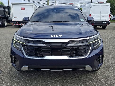 Certified 2024 Kia Seltos SX w/ SX Sunroof Package AWD/4WD image 2