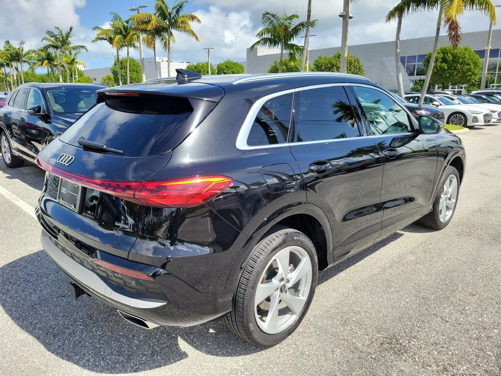 Used 2025 Audi Q5 Premium Plus w/ Premium Plus AWD/4WD image 4
