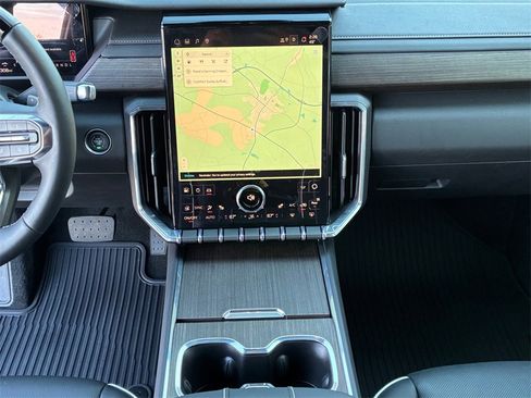 Used 2025 GMC Acadia Denali w/ Super Cruise Package image 11