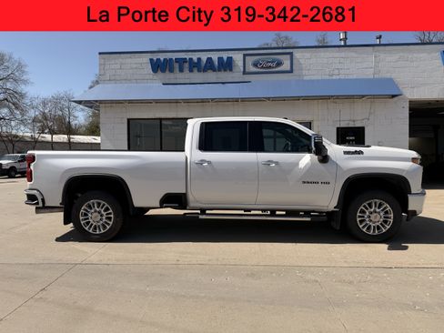 Used 2022 Chevrolet Silverado 3500 High Country w/ LPO, Hitch Package AWD/4WD image 2