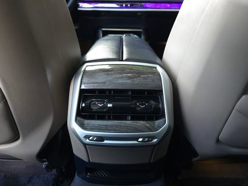 Used 2024 BMW i7 eDrive50 w/ Executive Package RWD image 29