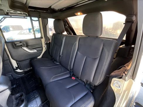 Used 2018 Jeep Wrangler Unlimited Sahara AWD/4WD image 29