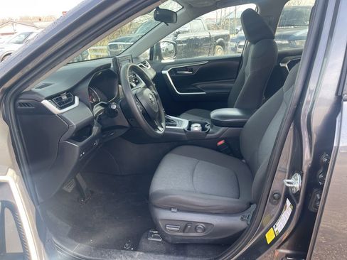 Used 2022 Toyota RAV4 XLE w/ Convenience Package FWD image 14