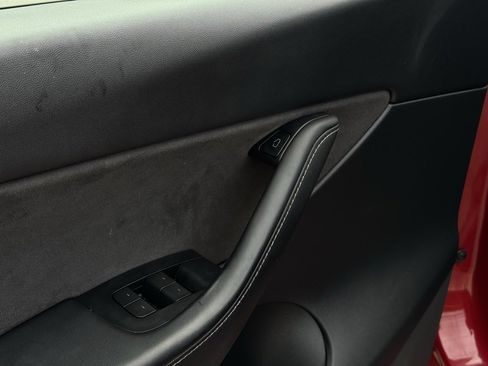 Used 2022 Tesla Model Y Performance image 18