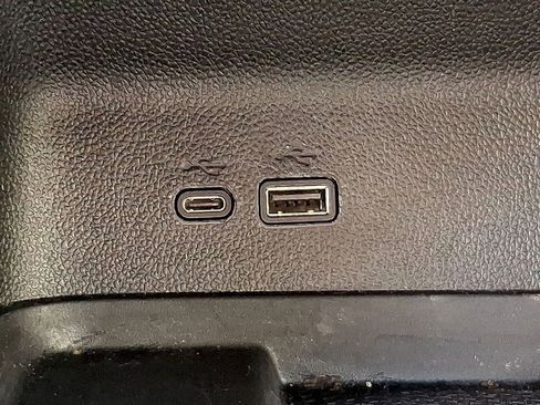 Used 2025 Chevrolet Traverse LT image 25