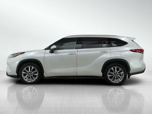 Used 2022 Toyota Highlander Limited image 2