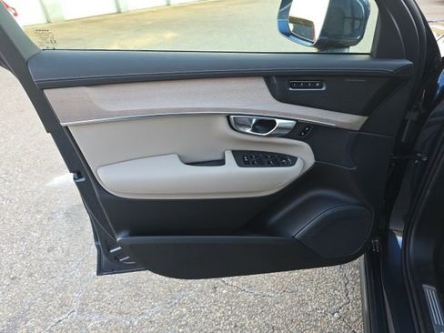 New 2026 Volvo XC90 B5 Plus w/ Protection Package Premier image 23