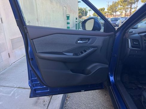 Used 2023 Nissan Rogue SV image 18