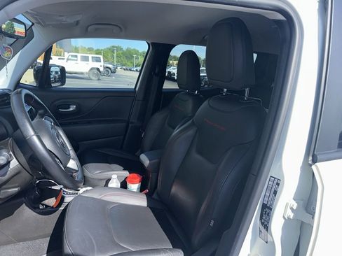 Used 2023 Jeep Renegade Trailhawk w/ Trailhawk Elite Group AWD/4WD image 6