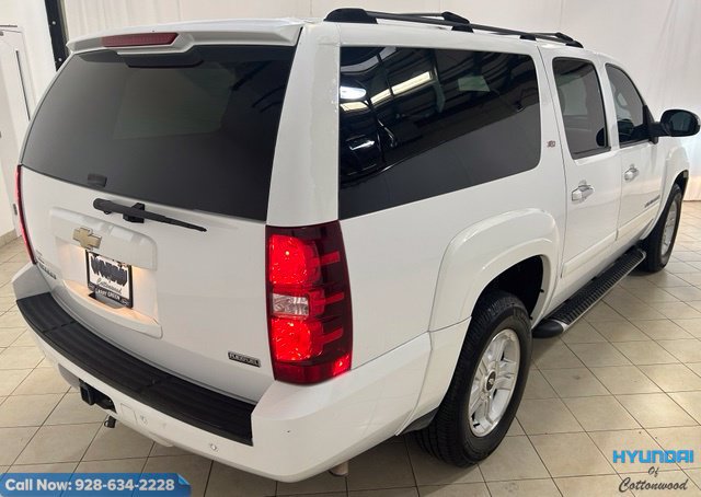 Used 2007 Chevrolet Suburban LT w/ LT Preferred Equipment Group AWD/4WD image 3