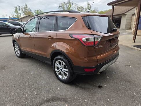 Used 2017 Ford Escape SE w/ SE Leather Comfort Package AWD/4WD image 4