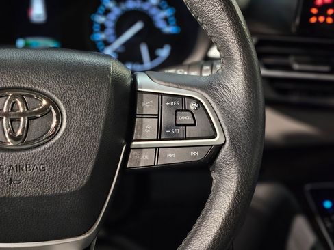 Used 2022 Toyota Sienna XLE image 29