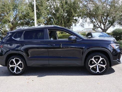 Certified 2025 Volkswagen Taos SEL image 8