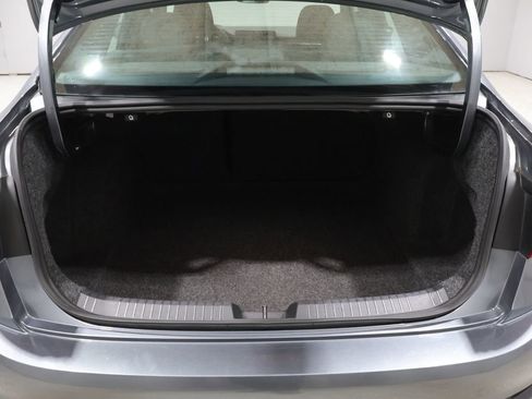 Used 2025 Volkswagen Jetta Sport image 4