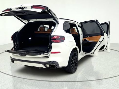 Used 2025 BMW X5 sDrive40i w/ M Sport Package RWD image 18