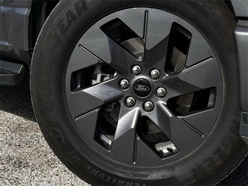 Used 2024 Ford F150 Lightning Lariat image 10