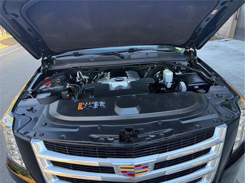 Used 2020 Cadillac Escalade Premium Luxury AWD/4WD image 50