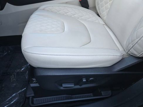 Certified 2023 Ford Edge Titanium w/ Class II Trailer Tow Package image 11