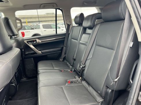 Used 2018 Lexus GX 460 w/ Preferred Accessory Package AWD/4WD image 30