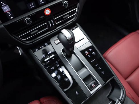 Certified 2026 Porsche Macan AWD/4WD image 27