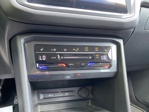 Used 2023 Volkswagen Tiguan SE image 28