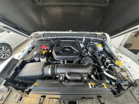 Used 2025 Jeep Wrangler Sahara image 32