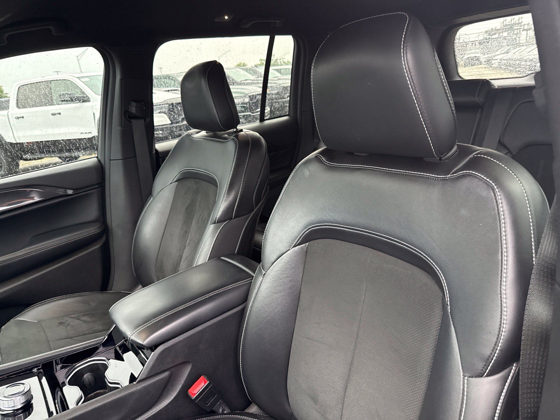 Used 2023 Jeep Grand Cherokee Altitude AWD/4WD image 11