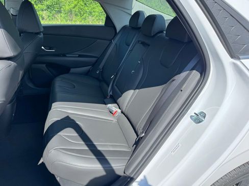 Used 2025 Hyundai Elantra Limited image 22