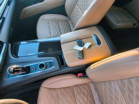 Used 2022 Cadillac Escalade ESV Premium Luxury image 5