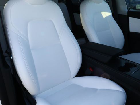 Used 2022 Tesla Model Y Performance image 13