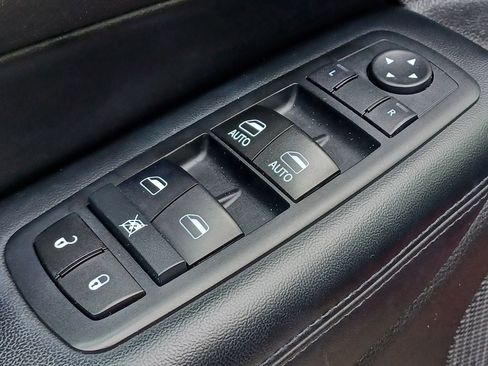 Used 2017 Jeep Grand Cherokee Laredo w/ Quick Order Package 23E AWD/4WD image 11