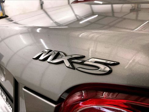 Used 2010 MAZDA MX-5 Miata Touring RWD image 14