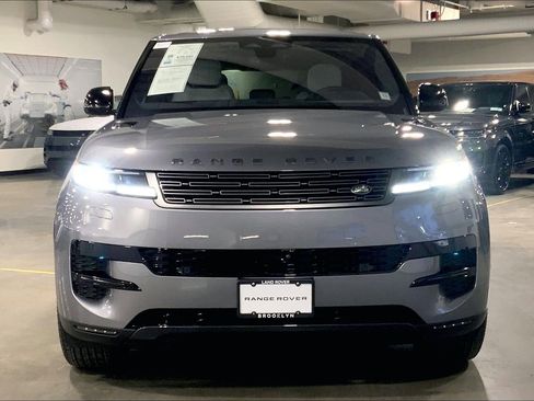 Used 2023 Land Rover Range Rover Sport SE image 3