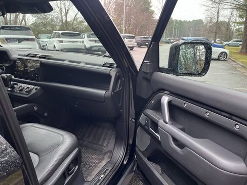 Used 2024 Land Rover Defender 110 V8 image 10