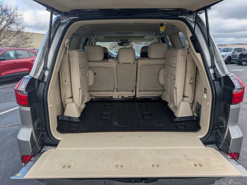 Used 2018 Lexus LX 570 4WD image 31