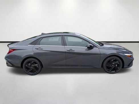 New 2026 Hyundai Elantra SEL Sport FWD image 3