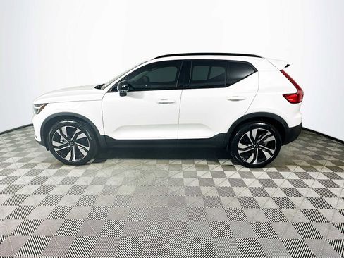 Used 2025 Volvo XC40 B5 Plus w/ Climate Package image 4