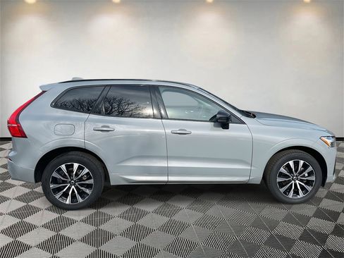 Used 2024 Volvo XC60 B5 Plus image 2