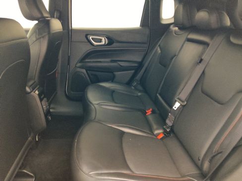 Used 2025 Jeep Compass Trailhawk AWD/4WD image 18