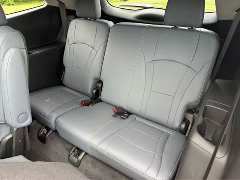 Used 2021 Buick Enclave Essence w/ Sound and Sites Package AWD/4WD image 16