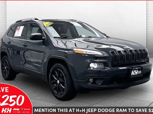 Used 2018 Jeep Cherokee Latitude Plus w/ Cold Weather Group AWD/4WD image 1