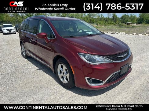 Used 2017 Chrysler Pacifica Touring-L Plus FWD image 1